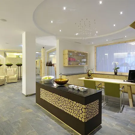 ダス ゴールドベルク ホテル 5*